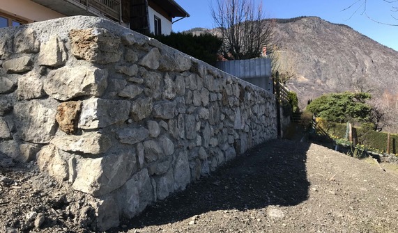 Construction de murs de soutènements en pierre