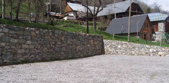 Construction de murs de soutènements en pierre
